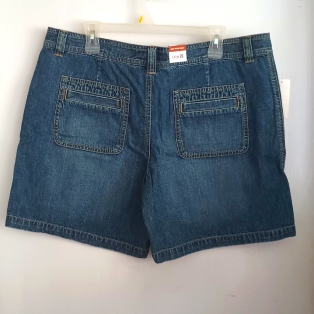 Shorts - Picture 3 of 3